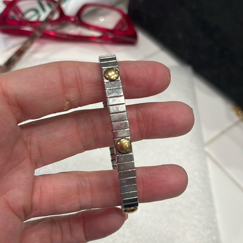 Elastic silver and gold bracelet.